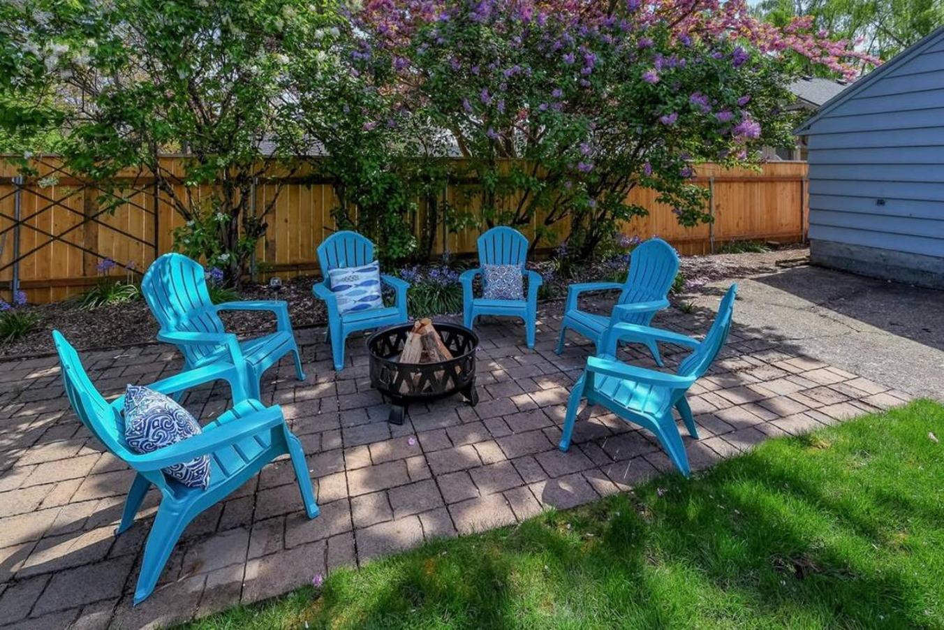 Style Meets Comfort In Beautiful Design Vancouver Exterior foto
